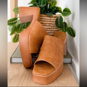 Cocci bold platform sandal- TAN